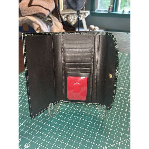 Dooney & Bourke Black Leather Croc Embossed Wallet With Zipper Pocket & Card Slo - Picture 3 of 6